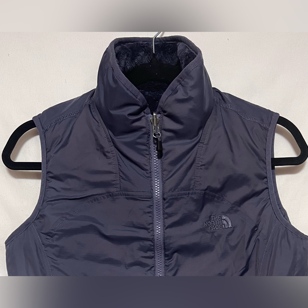 The North Face Mossbud Insulated Reversible Fleece Vest Outdoor Primaloft Cozy - Picture 4 of 16
